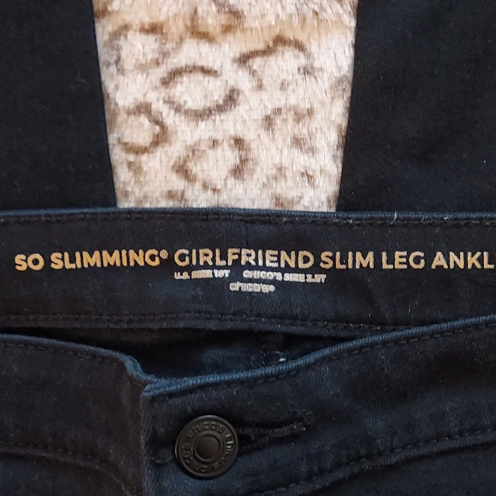 CHICO'S GIRLFRIEND SLIM LEG ANKLE JEANS IN DARK RINSE - Picture 4 of 9